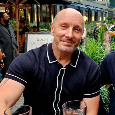 Loyal SAFC south stand supporter, Postie, Foo Fighter fan,Films & enjoy keeping fit & relaxing afterwards with a favourite drink preferably anything alcoholic!!