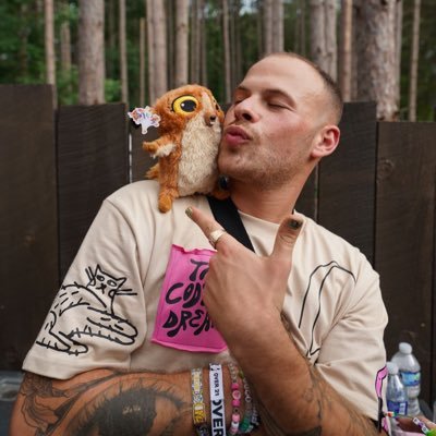 _idkapthat's profile picture. he/him/his/👽 ig: @_idkapthat