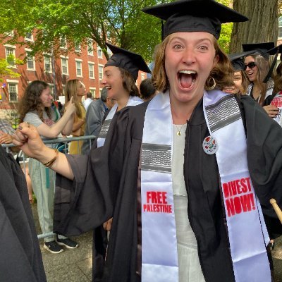 pilardotcom's profile picture. Now: Brown ‘24 & @projmatriarchs Previously: organizing with #BattlegroundIA she/her/hers