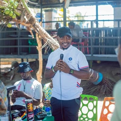 roshadah03's profile picture. Myself and i