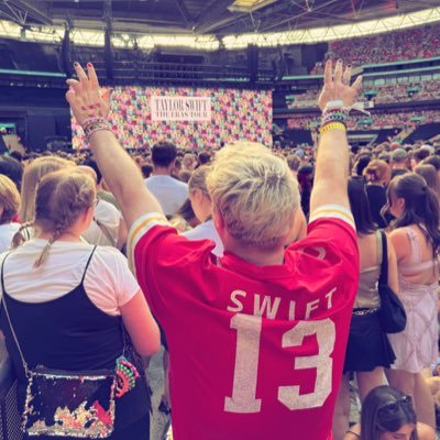 He/him. 30. Veteran Swiftie since 2009. Teacher, singer/songwriter and general fanatic. 🏳️🌈🇬🇧