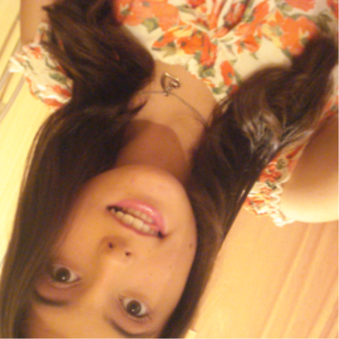 Deus, sonhos, amigos, família, músicas, alegre, chocolate, chata, ciumenta demais e apaixonada pelo @debson_eduardo ♥ . Follow-me ? *--*