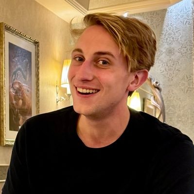 radio/televisie maken, eigenlijk een nerd. het liefst in een pretpark. nu: LUBACH, NPO Radio 1 & RTL Boulevard.