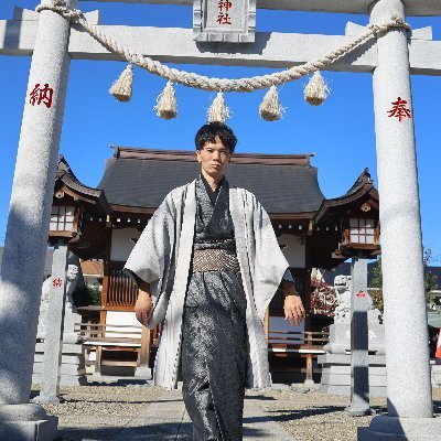 ▶ 株式会社なると未来書店 代表取締役。
▶ 著述家、教育者、未来思想家、プライベートバンカー
▶ 子ども向けの未来型教育を実践する「成龍杜グローバルオンラインスクール(NGOS)」を運営
▶ メルマガ『成龍杜の政治・経済・近未来予測』を毎週発行
▶ オンラインサロン『なると塾』未来を語り、深く学び合う、魂の同志の場