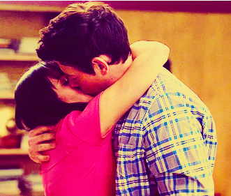 Sou Rachel (ex Berry) Hudson.
Esposa do Finn. | SINCE: 05/02/2012
