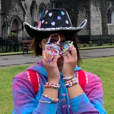 tarnishedivy's profile picture. 25 | Lisbon N1 & Dublin N2 | professional daisie and tortured poet