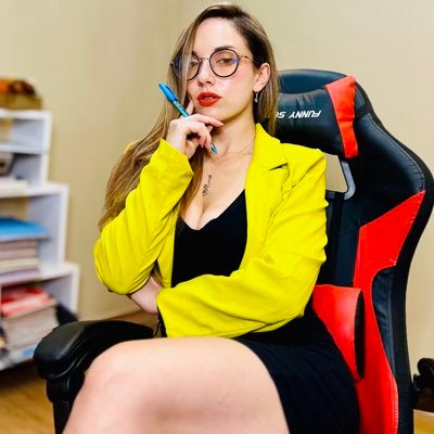 ⚫️🟡Macarena Becker🏴🐍 Profile