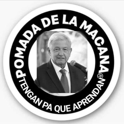 De izquierda. Papá y Esposo. Hijo. Hermano. Tío. Sobrino. Nieto. Estomatólogo. Amante del cine y la naturaleza.