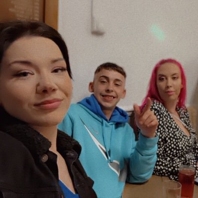 CarlyWills21's profile picture. 