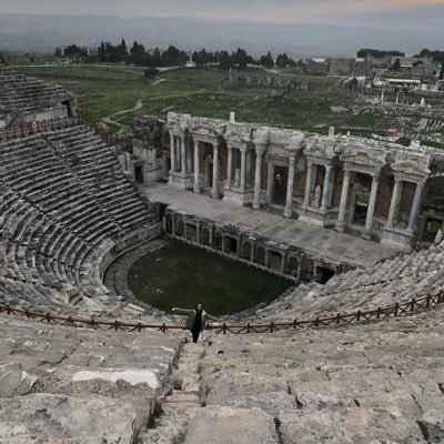 kimkilanbunlar's profile picture. 