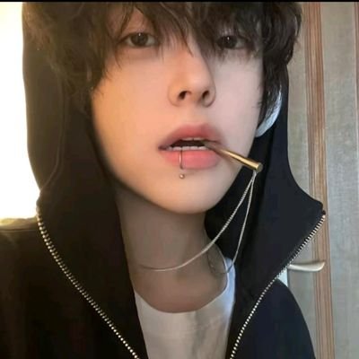 2941173254Ive's profile picture. 