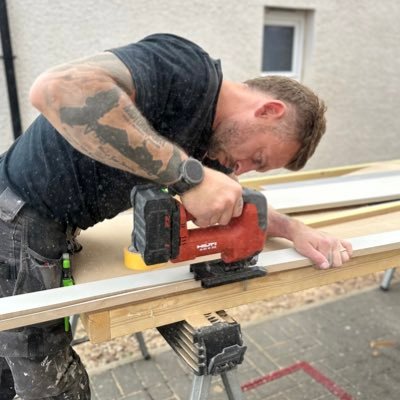 Joiner, Carpenter. 4 kids ❤️ run a company inspire to be the best (@hilti Ambassador) War Hero. #DavieNoLegs @Blesma would love to do what I do on TV 1 day