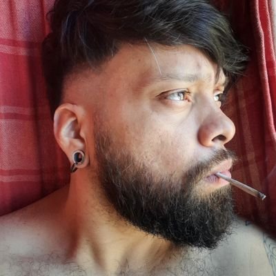 Músico/Leitor/Pai/barbeiro💈✌
Instagram = magnosanttos_ Espero por vcs.... Abraços.
OLÁ HUMANOS 🖖🏻👽🛸...