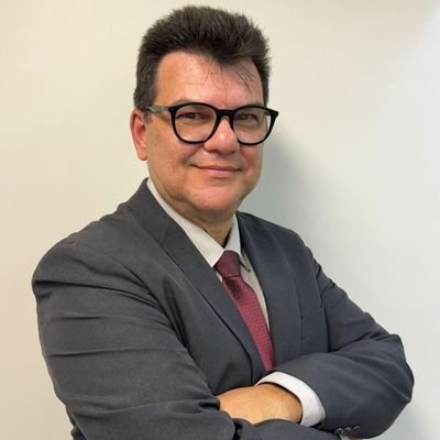 Brasileiro, Potiguar, formado em ADM Empresas. Especialista em Direito e Gestão do Judiciário. Pregoeiro, professor e consultor em licitações públicas.