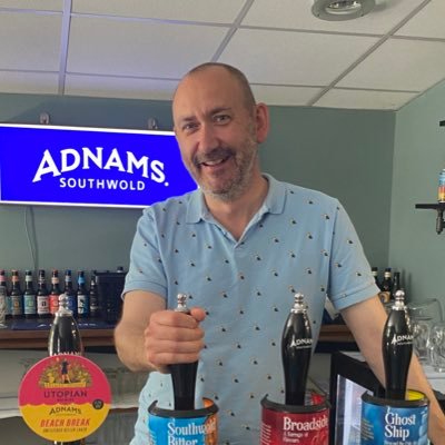 TomRight's profile picture. Old bloke with two little ones.