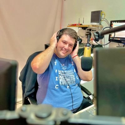 nicomoncalvillo's profile picture. Creador y conductor del programa radial #RondaPHS y #PolíticaYPunto. Director de Fm Diez Funes. Socio Gerente de Mas Voces SRL.