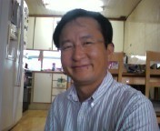 용인에서 태어나, 중간에 학업관계로 한양에서 있다가, 회사도 다녀보고, 다시 고향에 내려온지 13~4년 되는 동안 농사도 짓고, 개인사업도 하며, 농심이 천심이라 믿고 묵묵히 살아가는 대한민국 국민입니다.