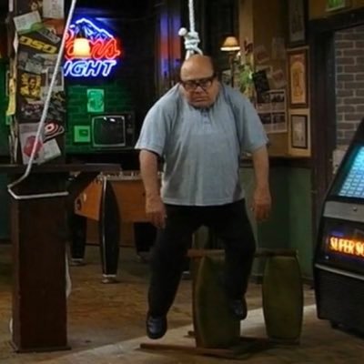 sadglrrl's profile picture. intrusive thoughts only