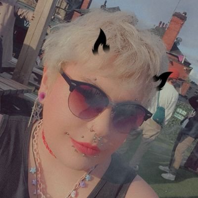 28 // stay aligned it's time to be brave ⚓ // i love @jott3r_ // he/they 🏳️⚧️