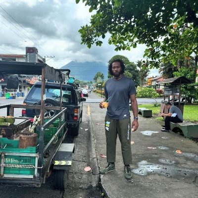 metaphor51's profile picture. #clippernation