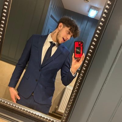 MatthewJDickson's profile picture. 6’6 TikTok wanna be Influencer
