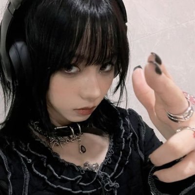 mindzuniara's profile picture. neverland my love, 이젠 안녕 and i'm free falling