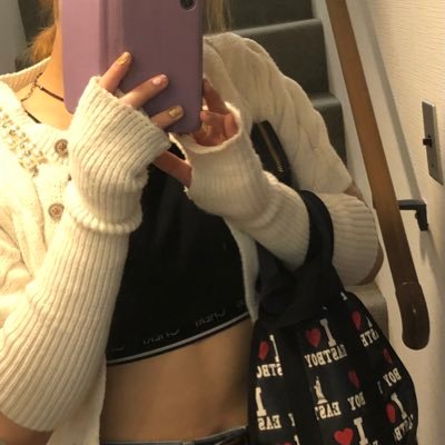 基本的に個人でのDMは返信できません/25歳/写真保管用/数年前に鬱状態になり一時通院と服薬してました(今も一進一退状態)/写真の撮り方とか全く気にしてないです/普段はどっかの物流現場にて力仕事してます/時々歌ってるらしい(一応、人前で歌う活動もしてます)