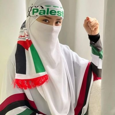 انا مع مقاومة المنطقه ولي الفخر بانضمامي مع أحرار هذه الأمه..عزيزي يا يمن ،#اليمن_تُغرق_القوات_الأمريكيه_في_البحر