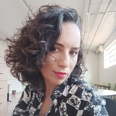 professora, pesquisadora, antropóloga, feminista, gente.
cansada... tentando caçar menos treta e mais poesia.
🏳️🌈