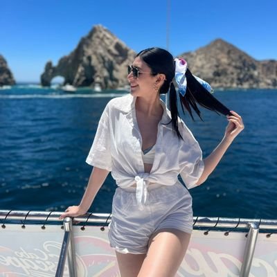 DanielaaBaez's profile picture. Just Me | 26th | Pink Character🌺| Timeless 🍂TINY HUMAN DR 🦄