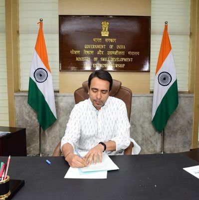 किसान मसीहा स्व चौधरी चरण सिंह जी के आदर्शों पर चलने वाला किसान पुत्र🌾🌾🌾🚜🚜🚜
जय जवान जय किसान 💪💪💪