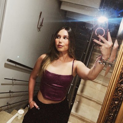 nanandrade02's profile picture. acá sólo usteamos, no me tuteen por fa