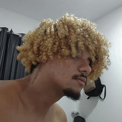 Um músico, universitário e atleta perdido em Manaus e em mil pensamentos.