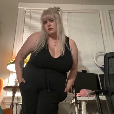basement goblin lesbian • they/she • 27 • virgo