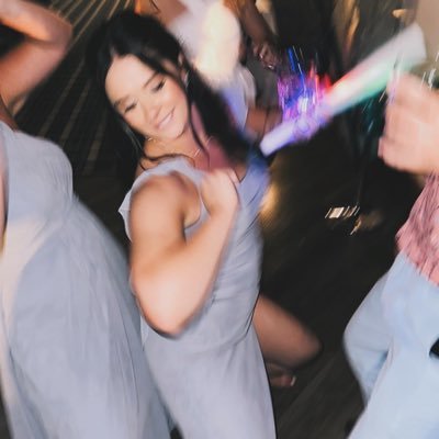 madimiller10's profile picture. ☢️