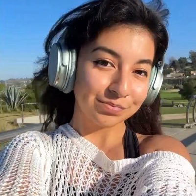 bilingual latina ugc | š² creator of all niches | trusted by 70+ brands | šø I turn views into $$$ one ad at a time šhello@ugcloudy.com | portfolio ā