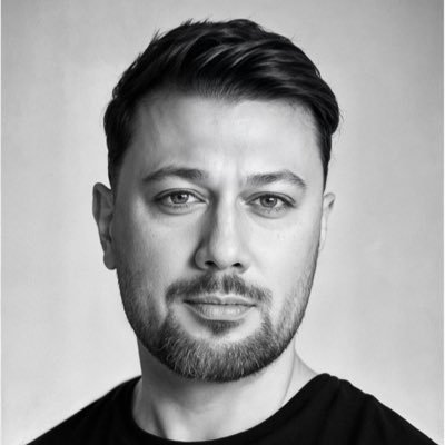 Founder & Creative Director at studio echo. I design visual identites and digital experiences.