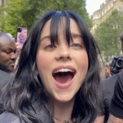 Rihanna MET LIZ GILLIES?! Profile