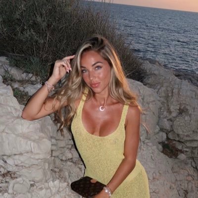 CynthiaParllie's profile picture. 