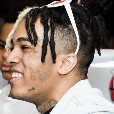 creambizcuit's profile picture. Think deep don't sink🗿
