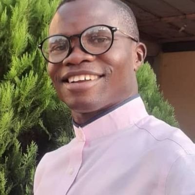 KouakouClmentY1's profile picture. Simple