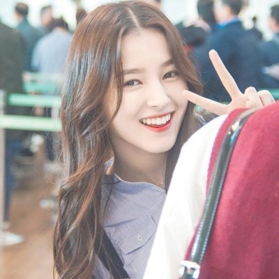 Ruồi chết vì mật ngọt. Đàn bà chết vì đàn ông khéo. Đàn ông chết vì đàn bà đẹp. Còn cha mẹ chết vì con bất...