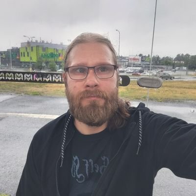 juho_luomala's profile picture. Tampereelta. Intohimona futis, black metal, lukeminen, sali ja luontoilu. West Ham & Borussia Dortmund ❤️