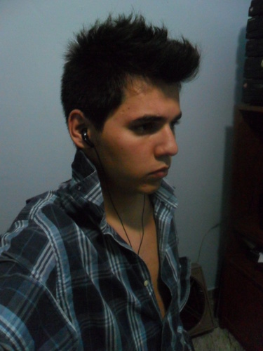 Sou Feliz, Evangélico da igreja Batista El Shadday , sou músico Guitarrista e no momento estou estudando para meu grande sonho!!!