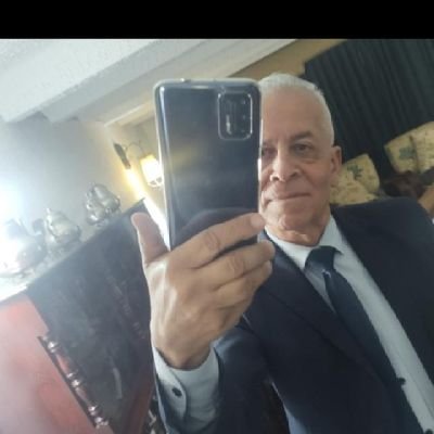 quiero detonar en mi boca a un flakito 🐤 que se deje chupar las bolas