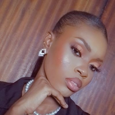 Vianne016's profile picture. God 💖/An optimist/ Introvert 🙈