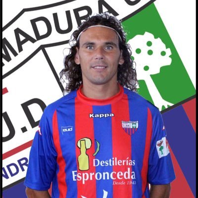 @CDExt1924 Solo para valientes❤️💙 Fútbol de barro.