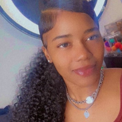 Deesssss19's profile picture. SOUTH FL 🌴🌊 5️⃣6️⃣1️⃣ | Exit 74 W |💜♓️🖤 🏳️‍🌈