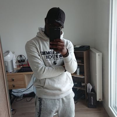 Ici, ça fait froisse ça avec noblesse.
Ici ça tremble avec élégance
🇧🇯
👻: aerl00