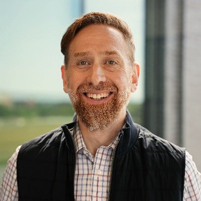 CMO at @mihomes. Former Apple. Mediocre drummer. Fan of 🏡☕️🌮🥁🐱👞⚽️🍣🌱🍅